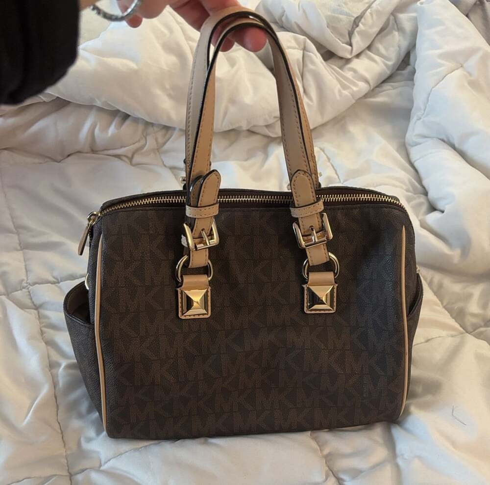 Michael Kors MK Monogram Brown Satchel Handbag
No strap